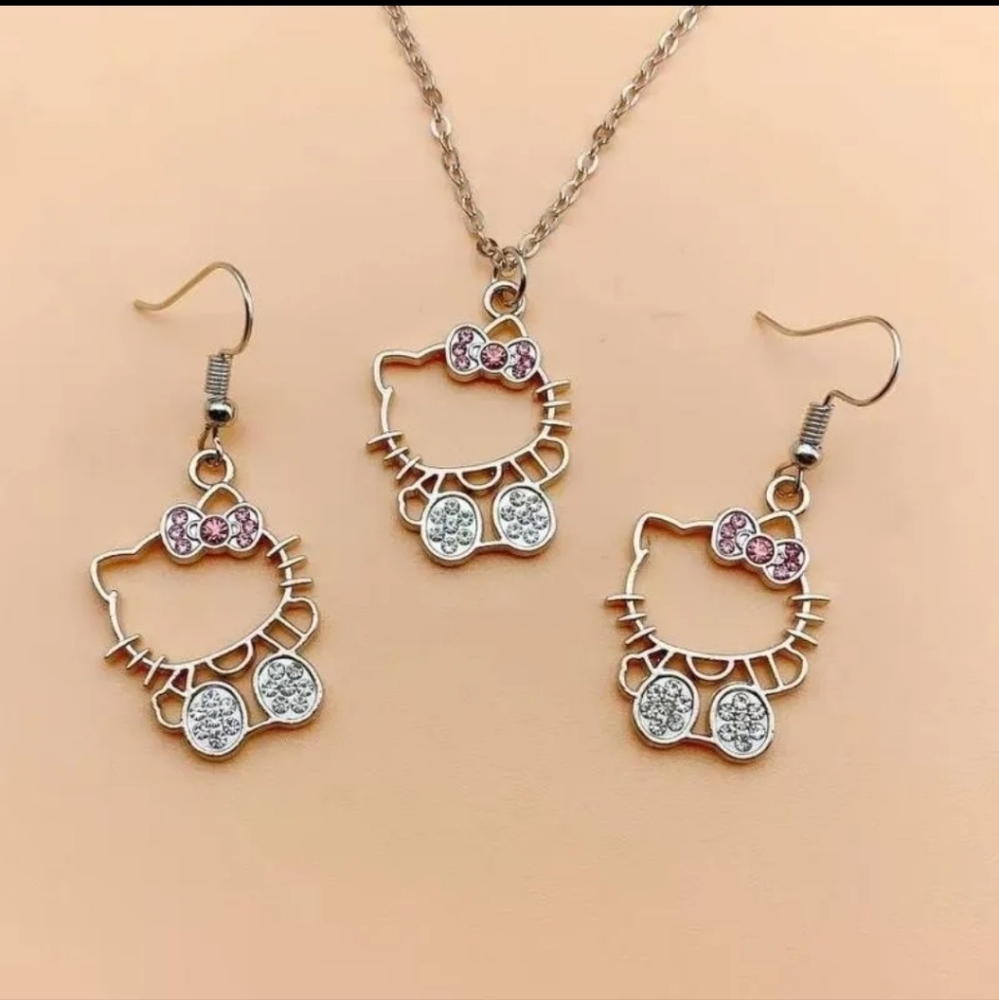 Hello Kitty Rhinestone Necklace - Picture 4 of 4